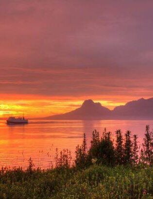 Midnight sun in Arctic Bodo Area. By Tommy Andreassen, Nordnorsk Reiseliv