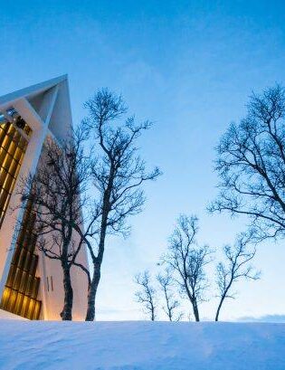 The Arctic cathedral in Tromso. By Konrad Konieczny, Nordnorsk reiseliv