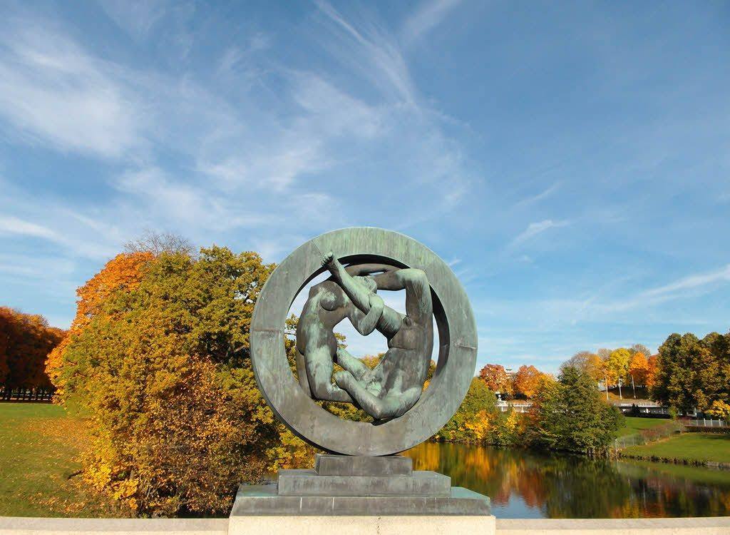 Autumn in Vigeland Sculpture Park by Tord Baklund, Visit Oslo