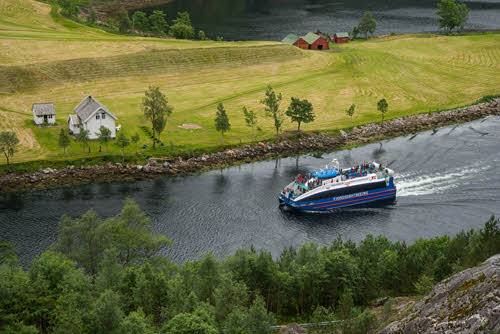 Cruise to Mostraumen by Rodne Fjordcruise