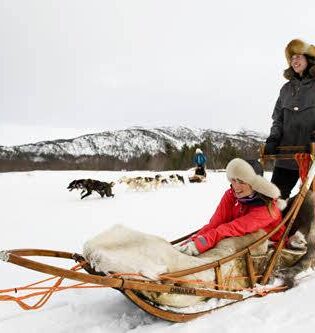 Dog sledding in Northern Norway by Terje Rakke, Nordic Life, Visit Norway