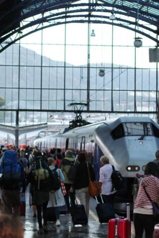 Bergen line departing Bergen station. Rita de Lange, Fjord Travel Norway
