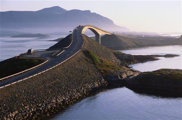 The Atlantic Ocean road. Photo by Terje Rakke, Nordic Life/Innovation Norway