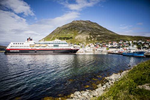 Hurtigruten arriving to Honningsvag by Christian Roth Christensen, Visit Norway