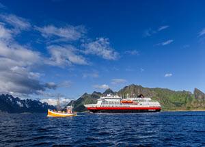 Cruise Hurtigruten by Agurtxane Concellon, Hurtigruten