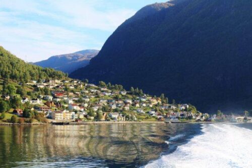 Sognefjord cruise, leaving Aurland village. Photo by Rita de Lange, Fjord Travel Norway