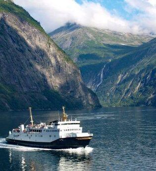 Cruise on Geirangerfjord by Pixabay