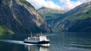Cruise on Geirangerfjord by Pixabay