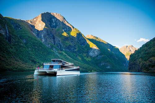 Eco-friendly cruise on UNESCO Naeroyfjord by Sverre Hjornevik, Flam AS