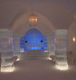 Ice chapel at Sorrisniva Igloo Hotel in Alta by Yvonne Bjorke, www.fjordtravel.no