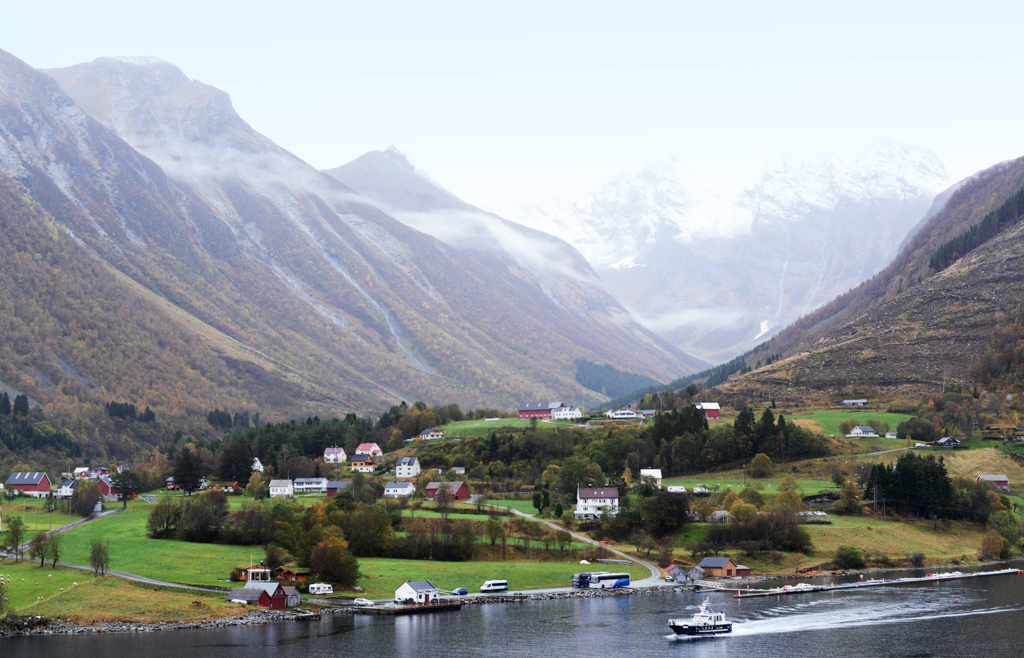Urke fjord village - Photo PM Simmons - Shutterstock